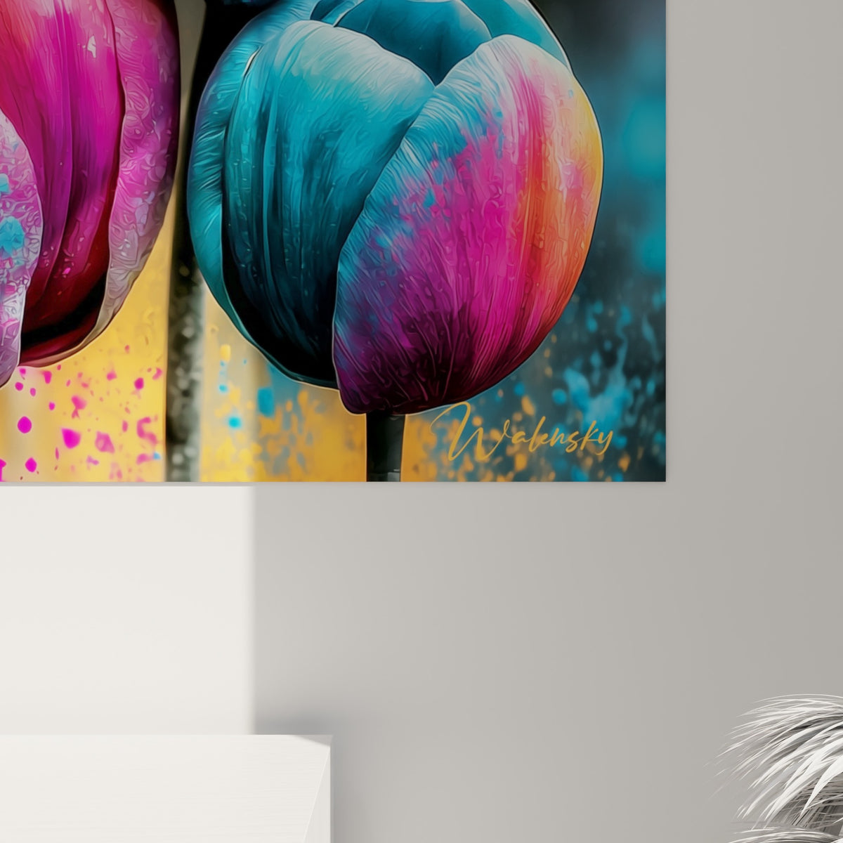 Pétales de tulipe fuchsia et bleu turquoise où la peinture coule en gouttes texturées sur la toile