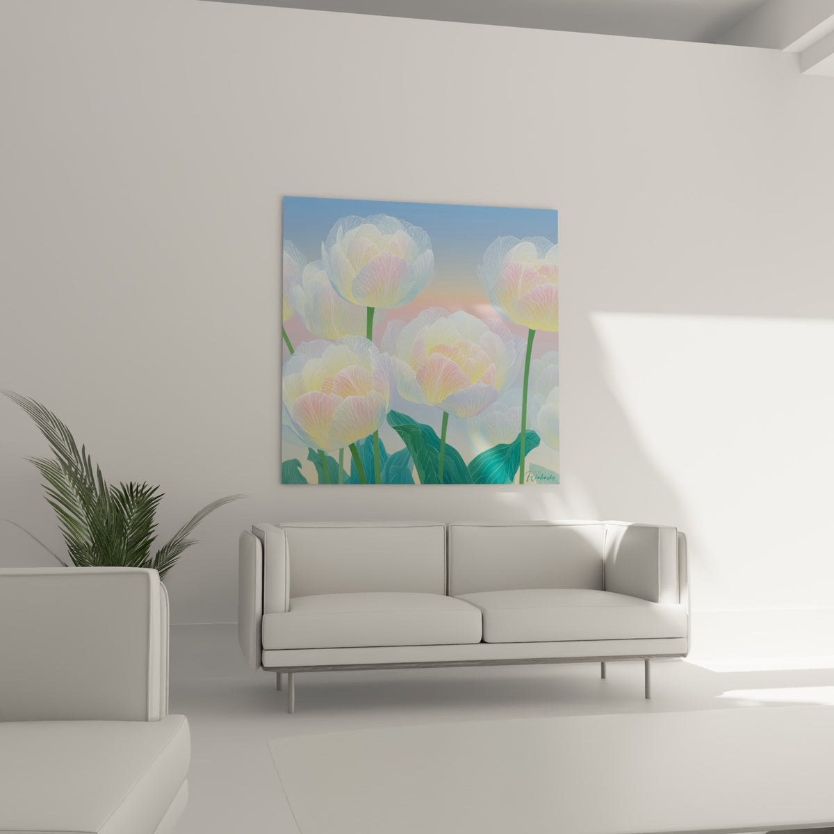 Tulipes irisées aux teintes rose poudré et jaune pâle au-dessus d'un canapé dans un salon lumineux