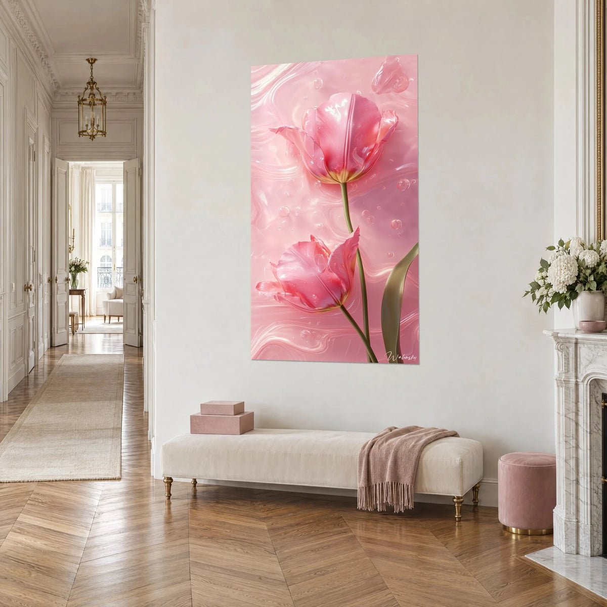 Tableau fleurs printanières rose bonbon aux pétales perlés de gouttelettes, feuille vert mousse, vue en trois-quarts dans un couloir