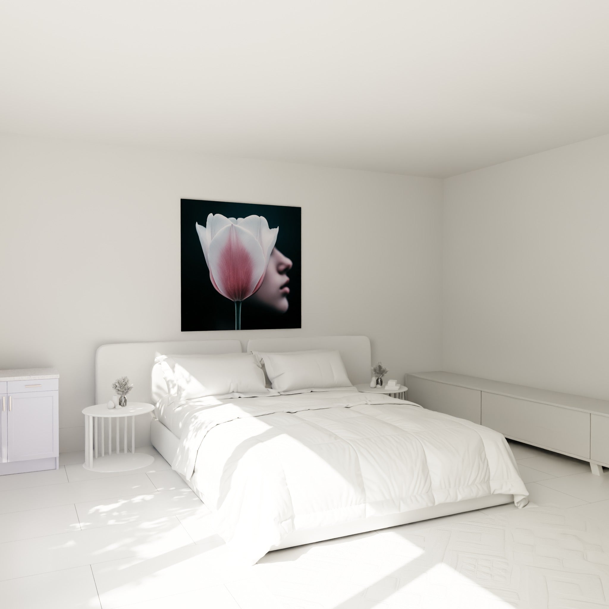 Pétales de tulipe rose et blanc nacré, accrochée au-dessus d'un lit dans une chambre claire