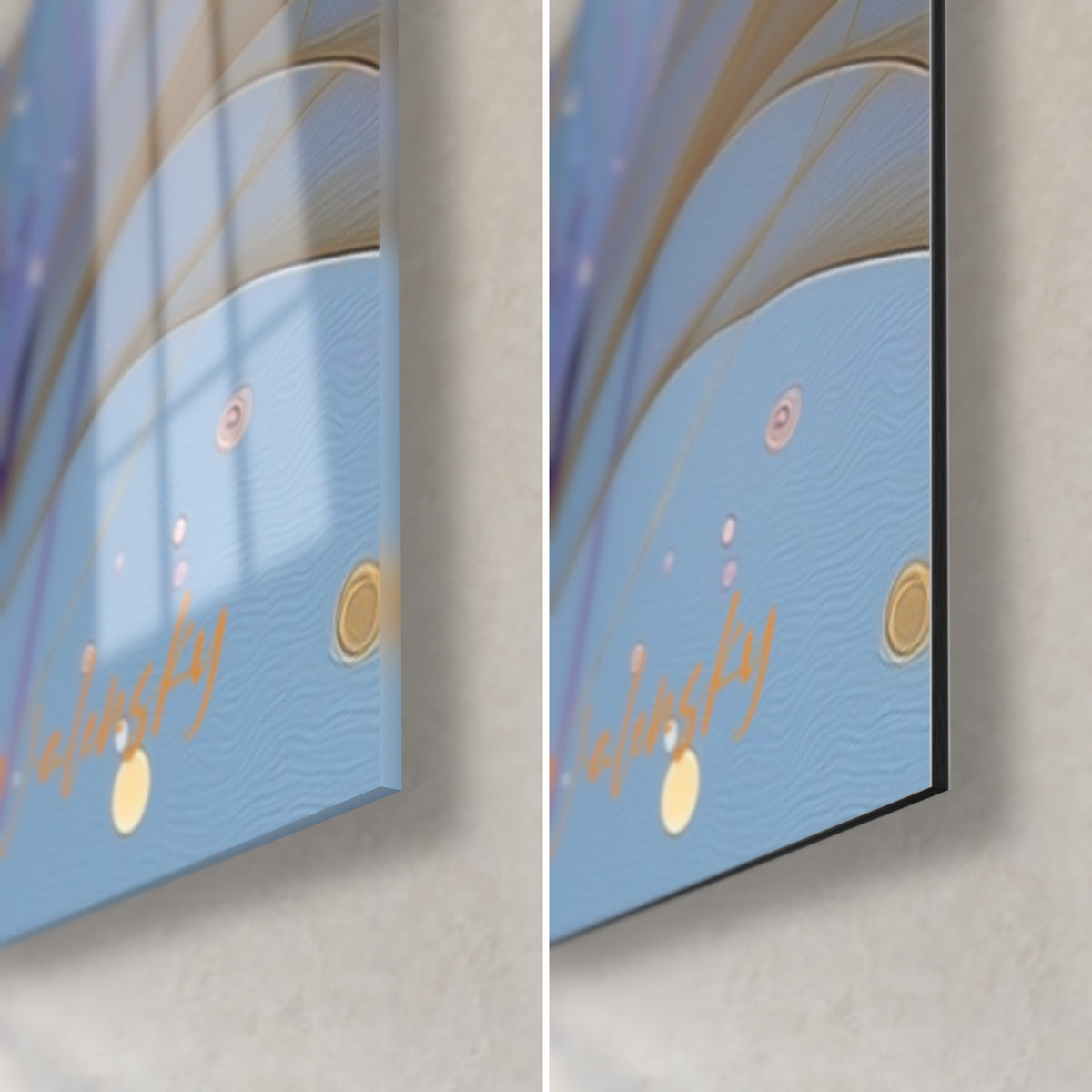 Gemälde mit himmelblauen Blütenblättern und goldenen Blasen, untere rechte Ecke: glänzendes Acrylglas links, mattschwarzes Dibond-Aluminium rechts