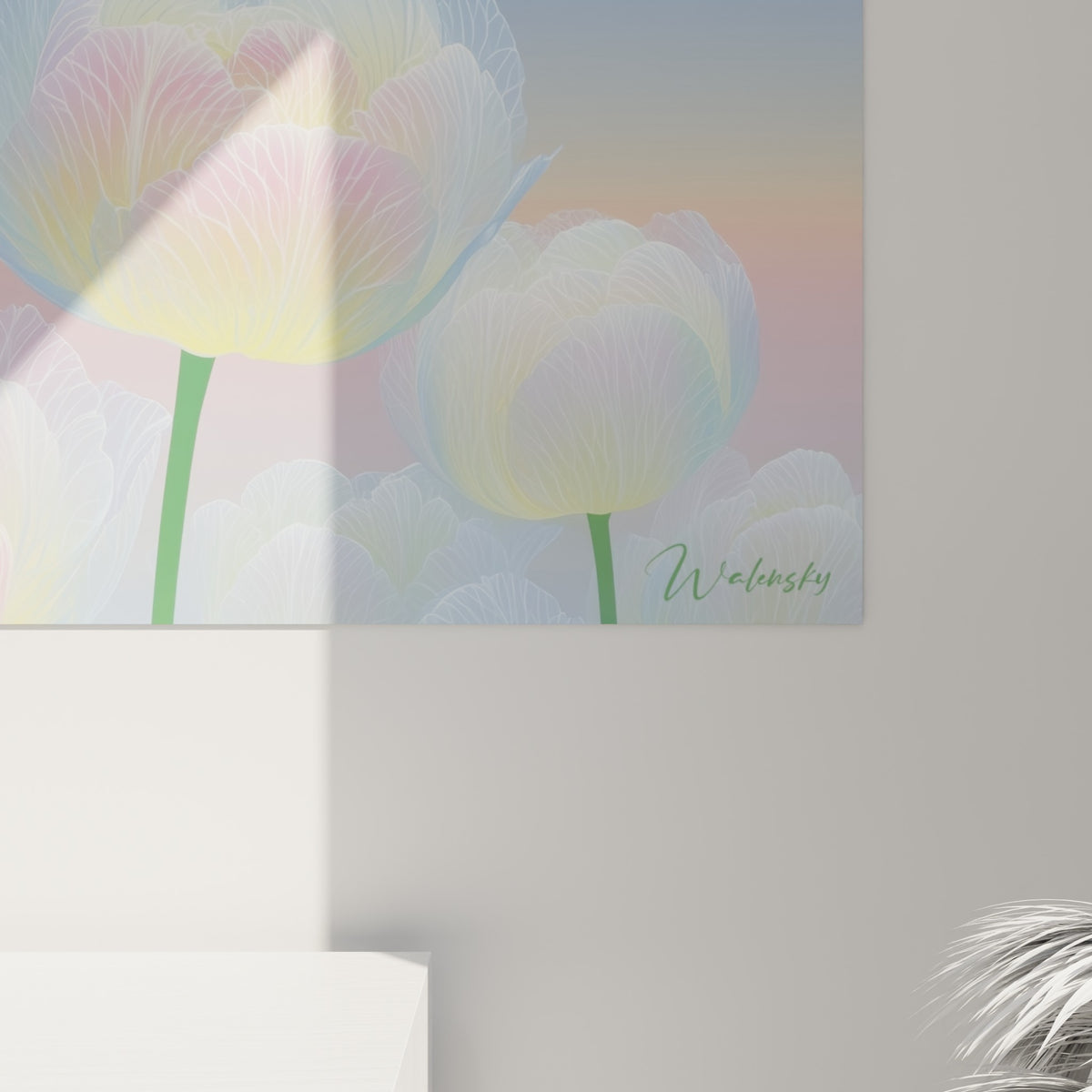 Pétales de tulipe en gros plan révélant les veines translucides bleu pastel et jaune pâle imprimées