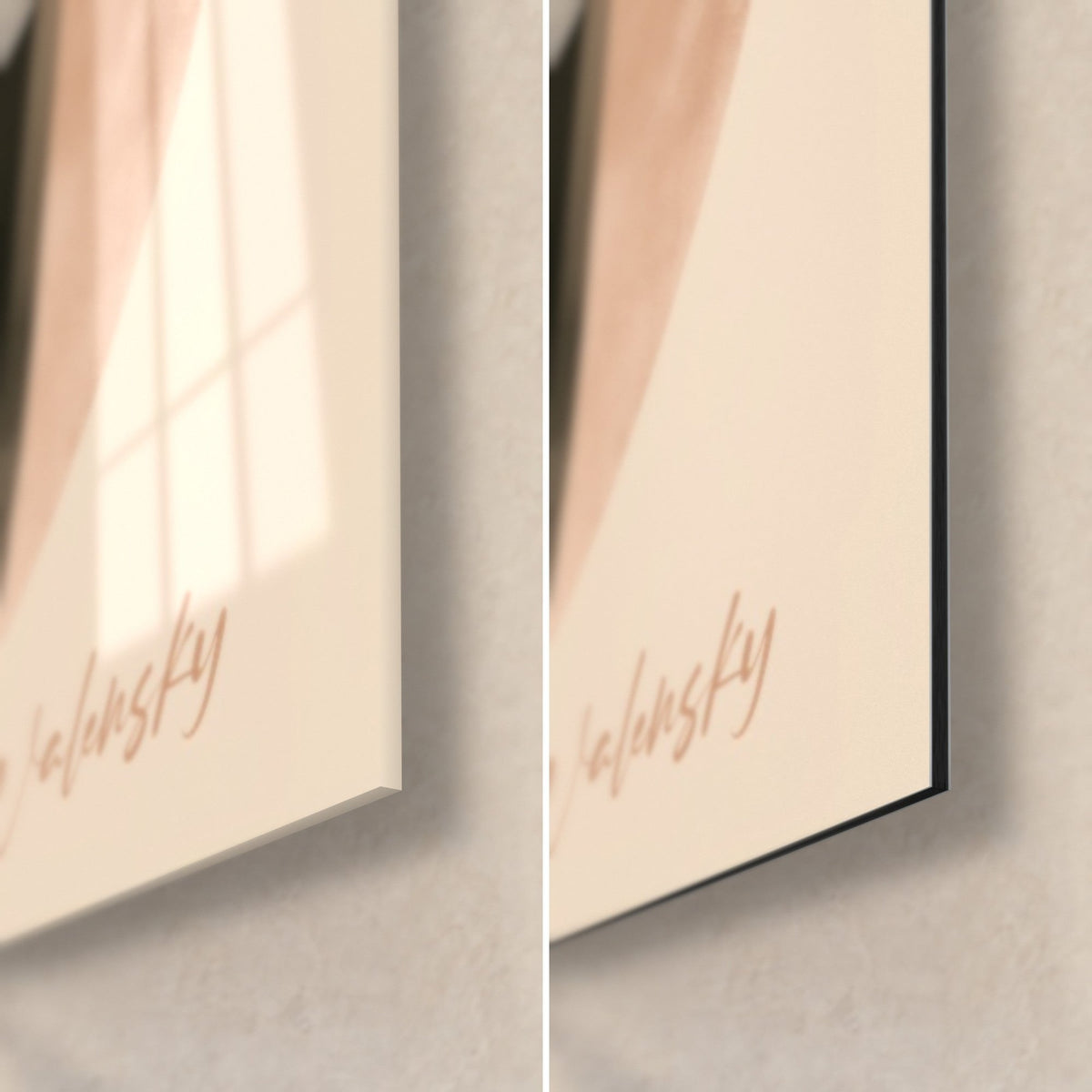 Cuadro con tulipán naranja y beige, firma Walensky en la esquina inferior derecha, cristal acrílico brillante y aluminio Dibond negro mate