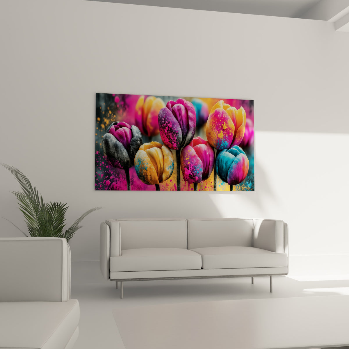 Tulipes ocre et anthracite tachetées de peinture vive, suspendues au-dessus d'un canapé dans un salon lumineux