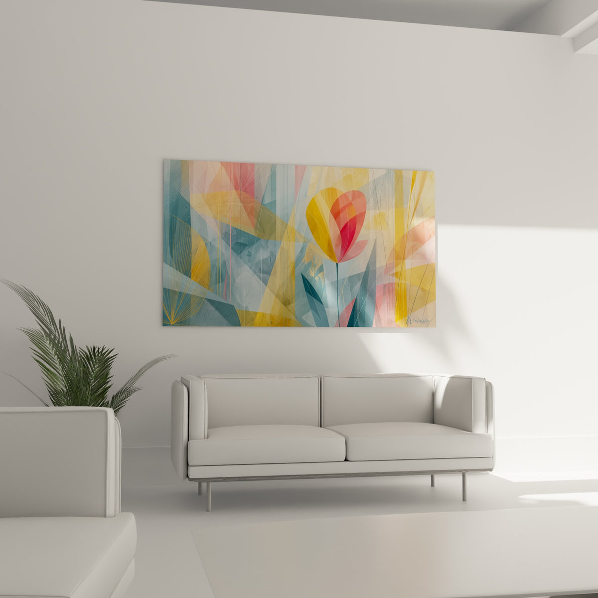 Composition florale ocre et bleu ardoise disposée au-dessus d'un canapé dans un salon lumineux