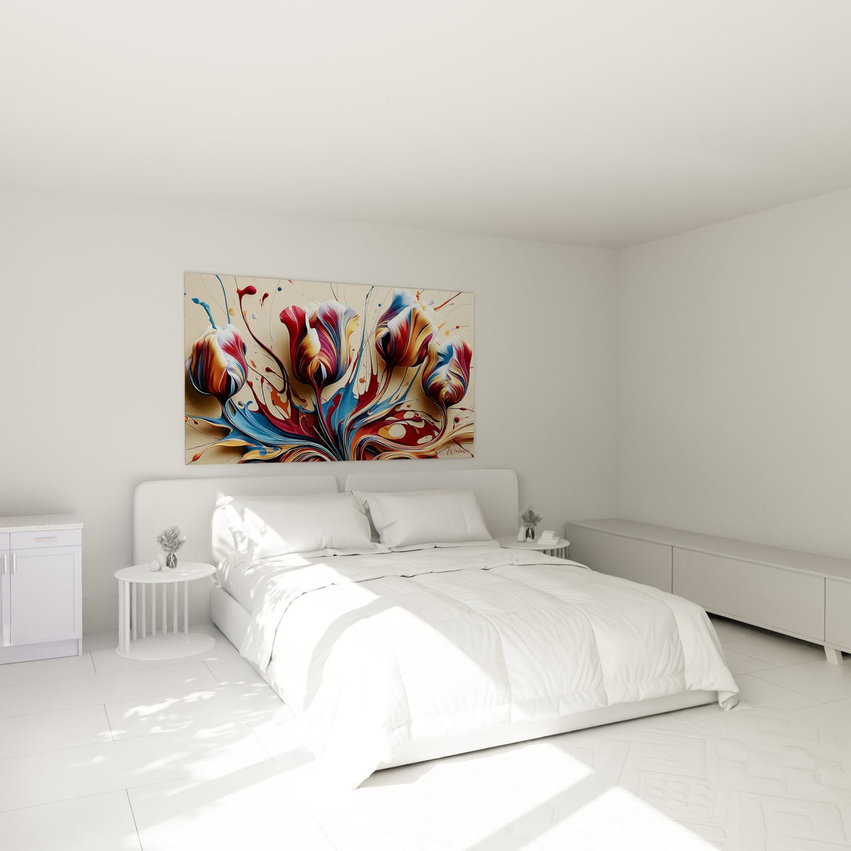 Pétales ocre et bordeaux entrelacés de tulipes fluides, au-dessus d'un lit dans une chambre claire