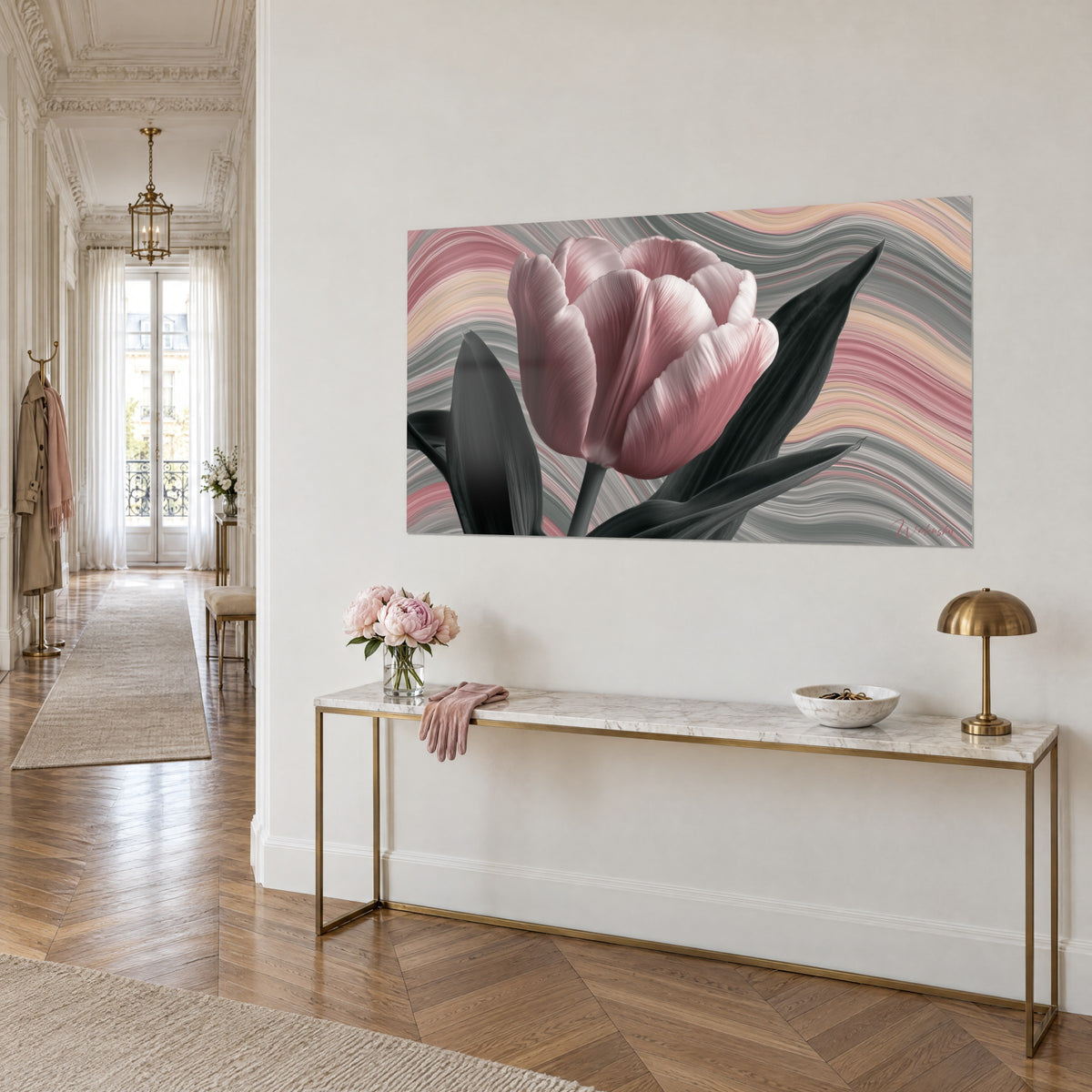 Gemälde Blüte mit blassrosa gestreiften Blütenblättern, kohlschwarzen Blättern und beigen Wellen, über einer vergoldeten Konsole