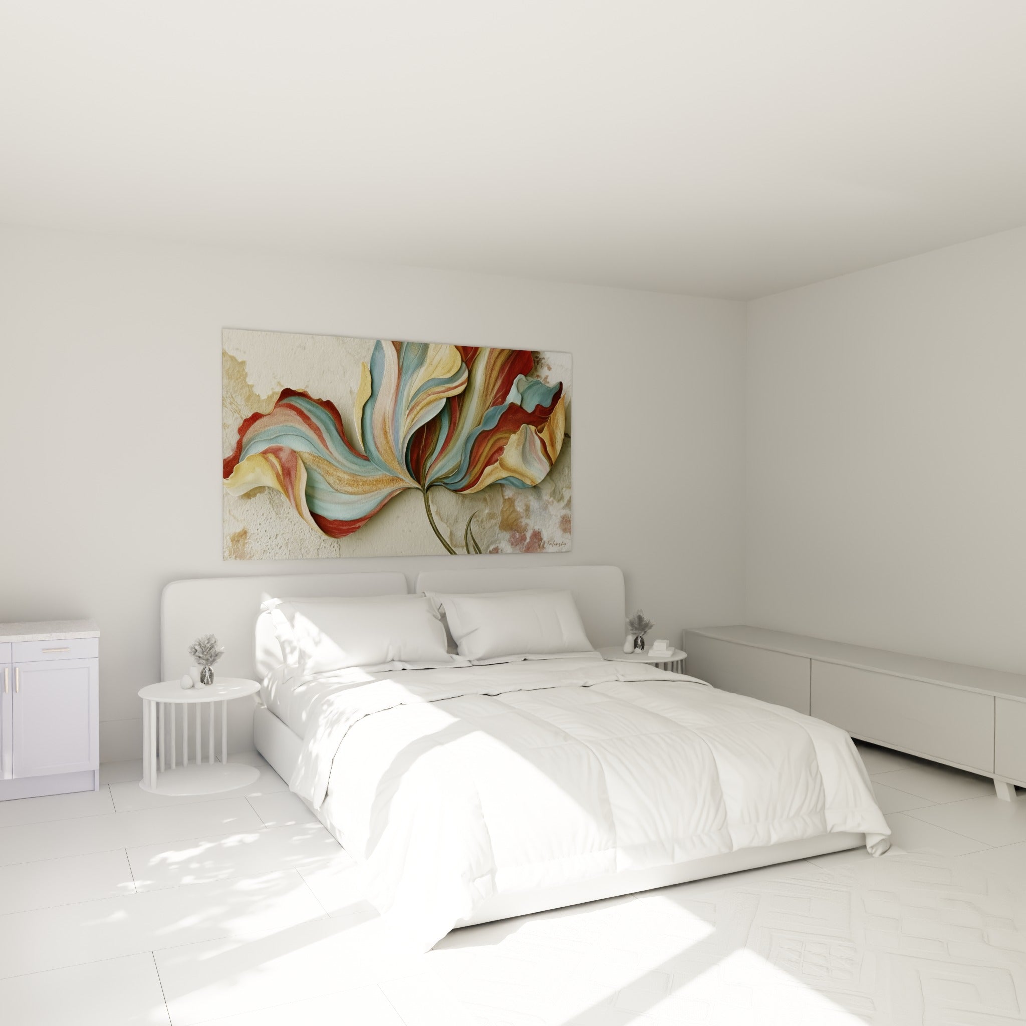 Pétales de tulipe ocre et bleu déployés en volume au-dessus d'un lit dans une chambre claire