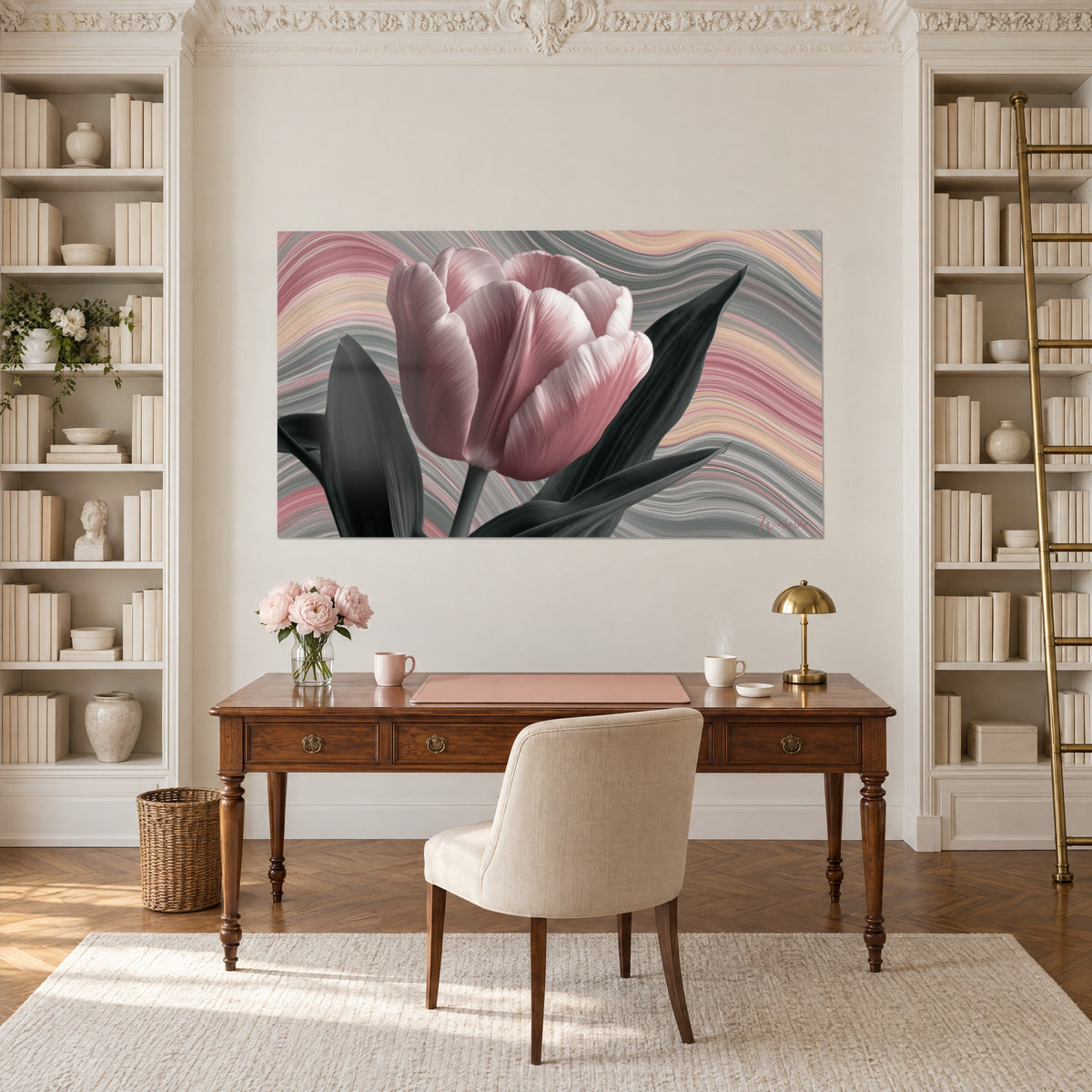 Gemälde Frühlingsblume in aschigem Rosa mit langen dunklen Blättern, zwischen zwei Bücherregalen in einem Büro gehängt