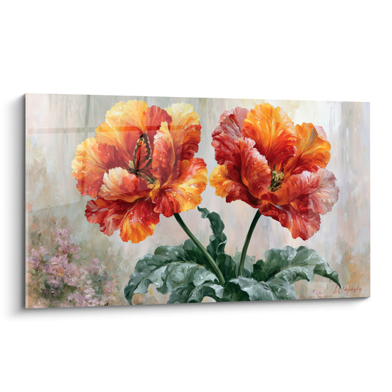Tulipes orange et rouge aux pétales veloutés parsemés de rosée, papillon posé entre les corolles