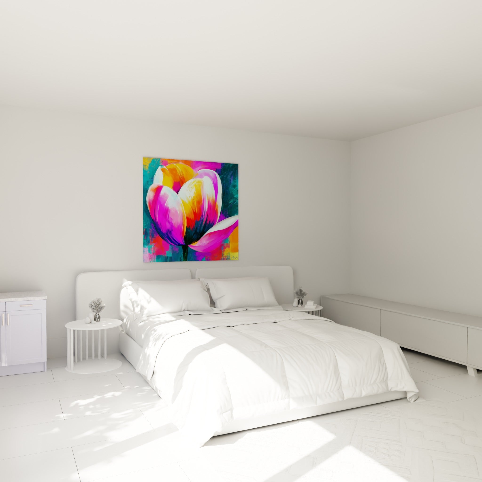 Pétales roses et dorés d'une tulipe éclatante accrochés au-dessus d'un lit dans une chambre claire