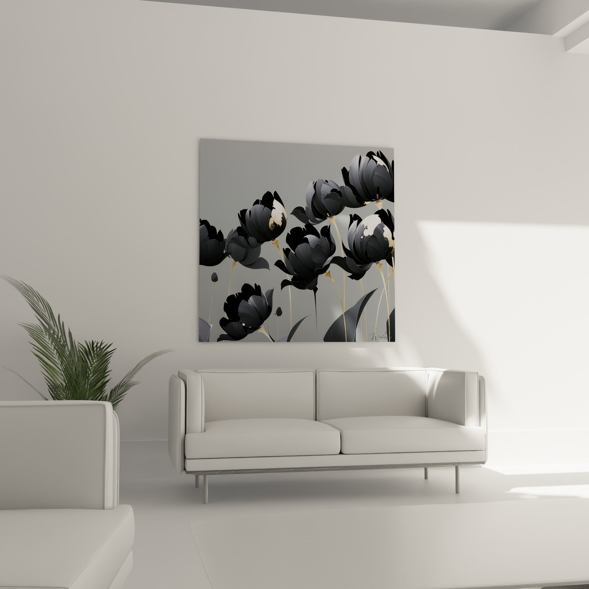 Fleurs de tulipe anthracite et taches ivoire, tiges filiformes dorées, au-dessus d'un canapé dans un salon lumineux