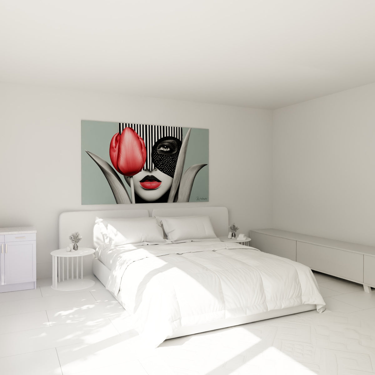 Portrait mi-masqué et fleur corail se déploient au-dessus d'un lit dans une chambre claire