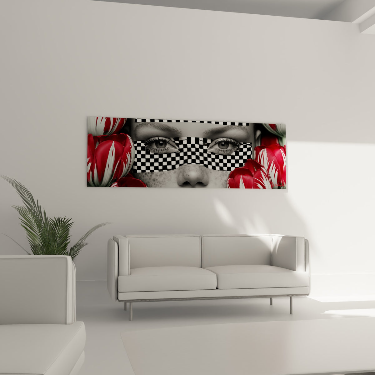 Regard perçant sous bandeau damier, tulipes rouge vif en bordure, au-dessus d'un canapé dans un salon lumineux