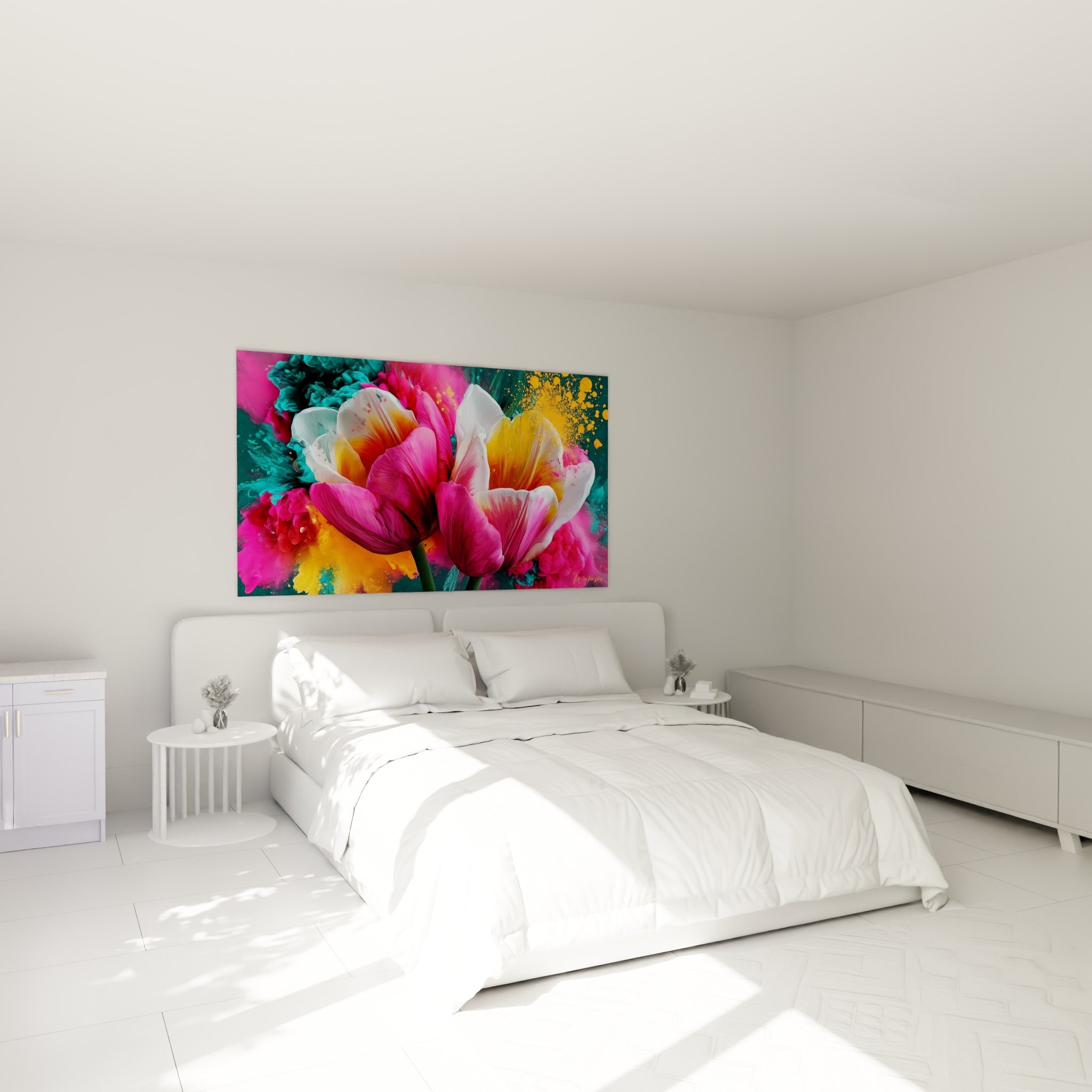 Pétales roses et jaunes de tulipes vibrantes accrochés au-dessus d'un lit dans une chambre claire