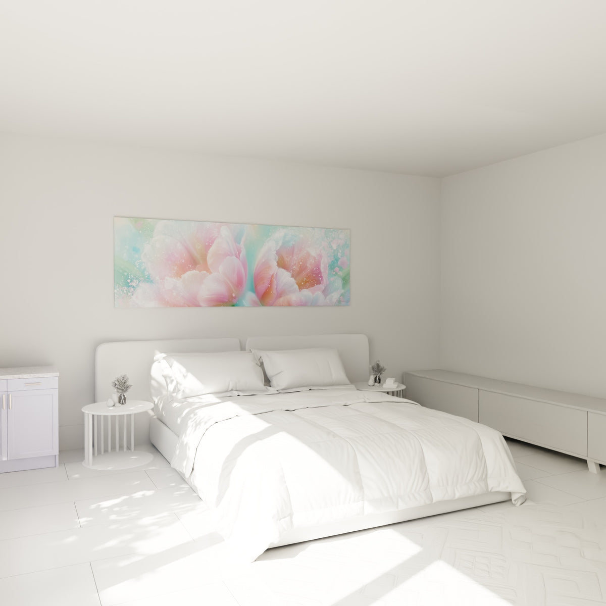 Pétales de tulipe rose et turquoise accrochés au-dessus d'un lit dans une chambre claire