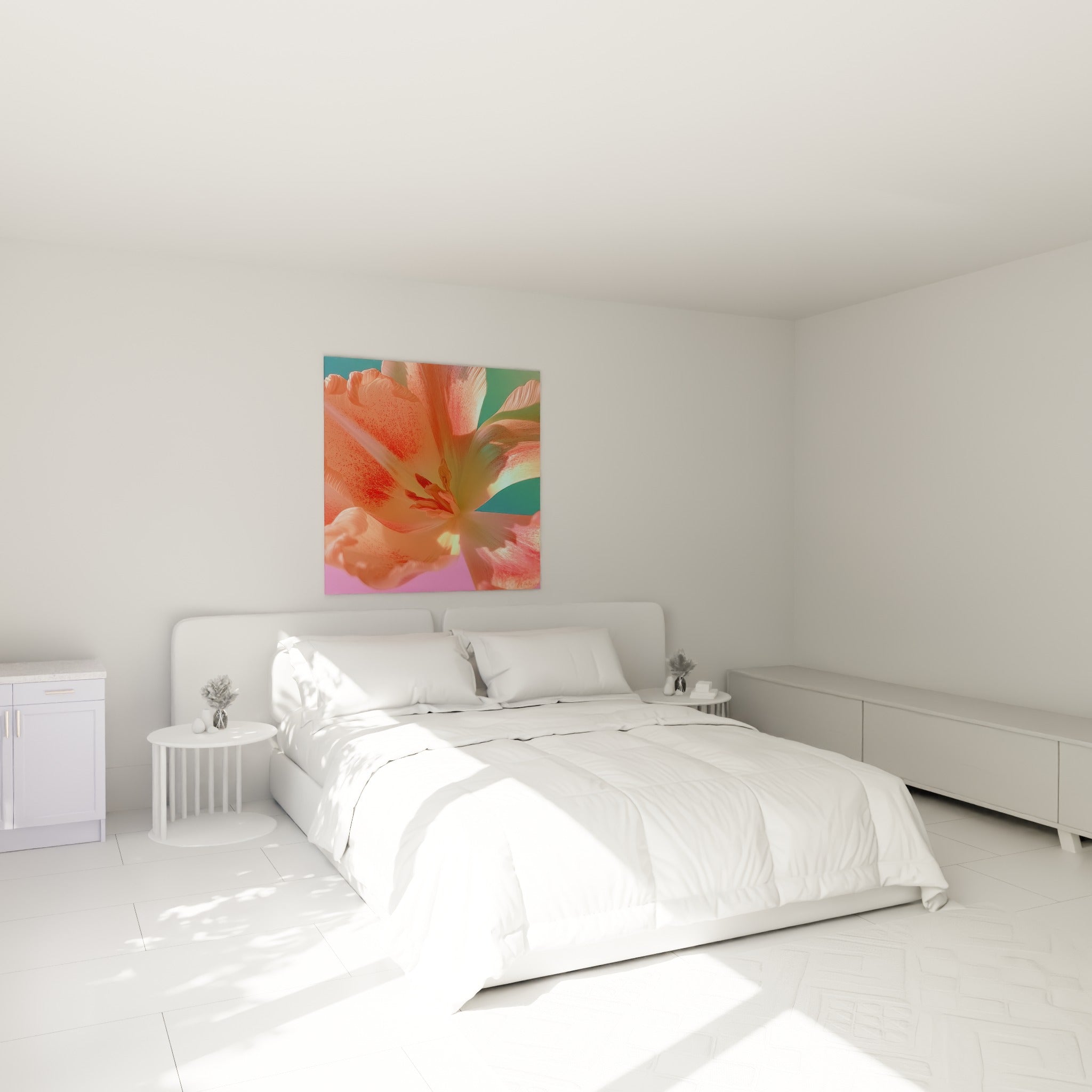 Pétales de tulipe corail et turquoise déployés au-dessus d'un lit dans une chambre claire