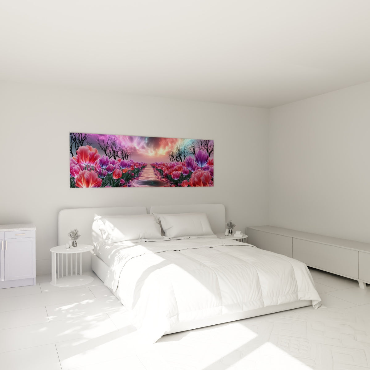 Tulipes lumineuses rose vif et violet profond au-dessus d'un lit dans une chambre claire