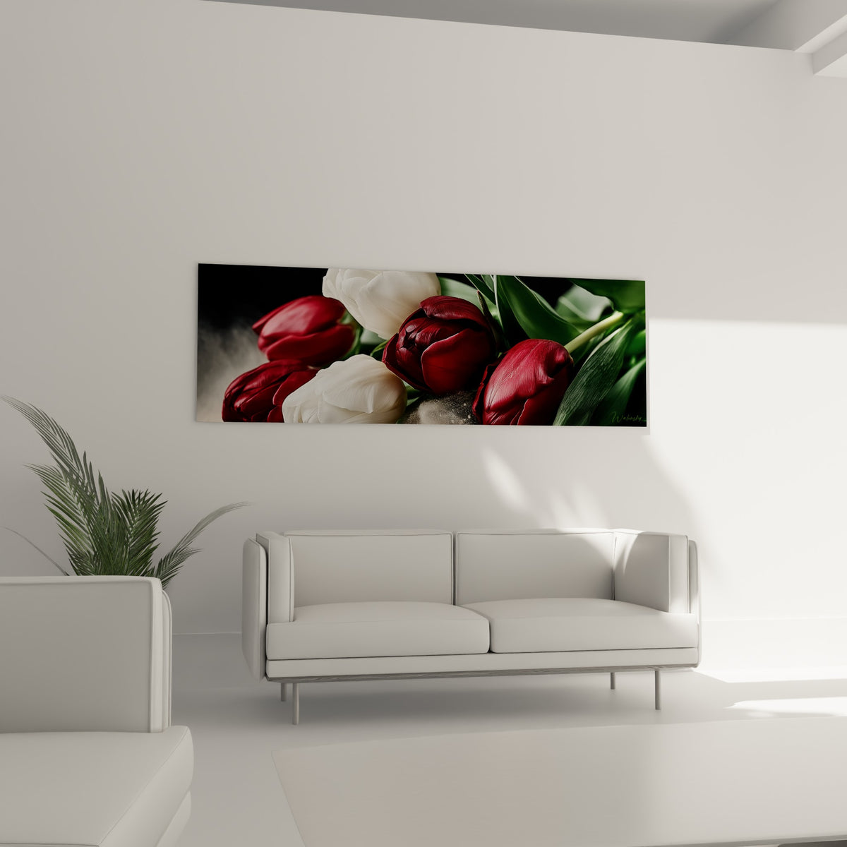 Tulipe blanche et rouge grenat au feuillage vert dense, suspendue au-dessus d'un canapé dans un salon lumineux