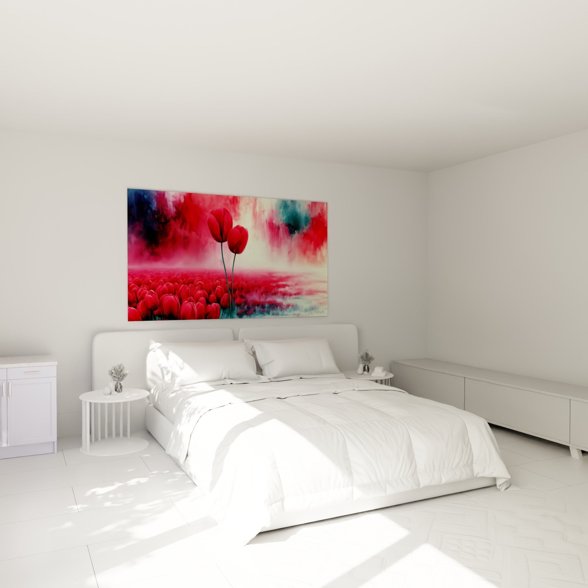 Deux tulipes rouge profond dressées sur fond bleu pétrole, au-dessus d'un lit dans une chambre claire