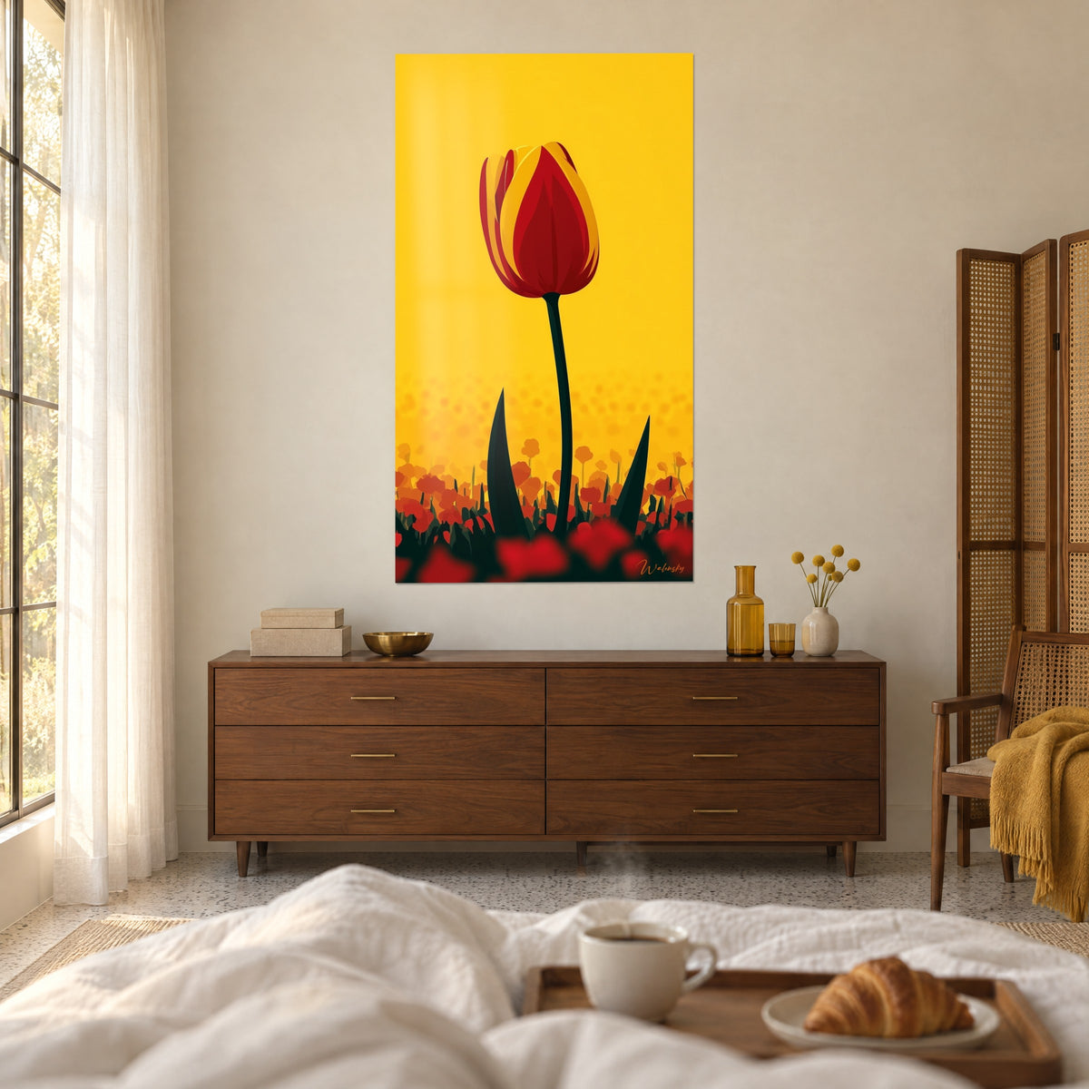 Tableau bulbe pourpre flammé d'ocre sur ciel jaune vif, face à un lit de linge blanc avec plateau, au-dessus d'un lit dans une chambre claire