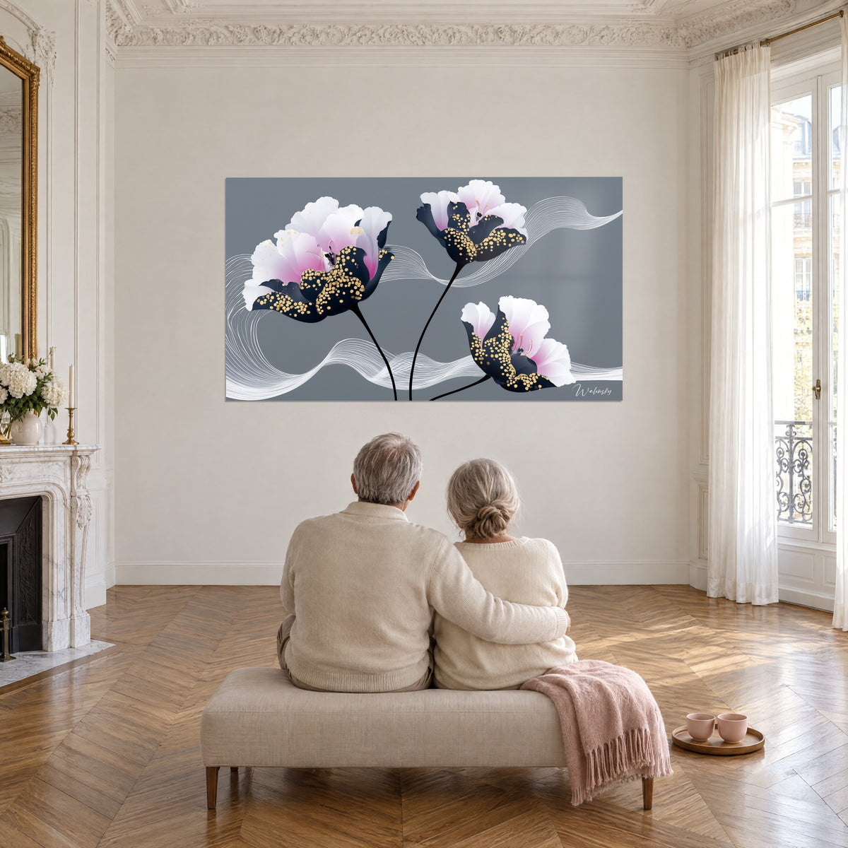 Tableau triptyque floral noir, blanc et rose poudré, rubans de fils blancs sur gris ardoise, face à un banc de parquet haussmannien