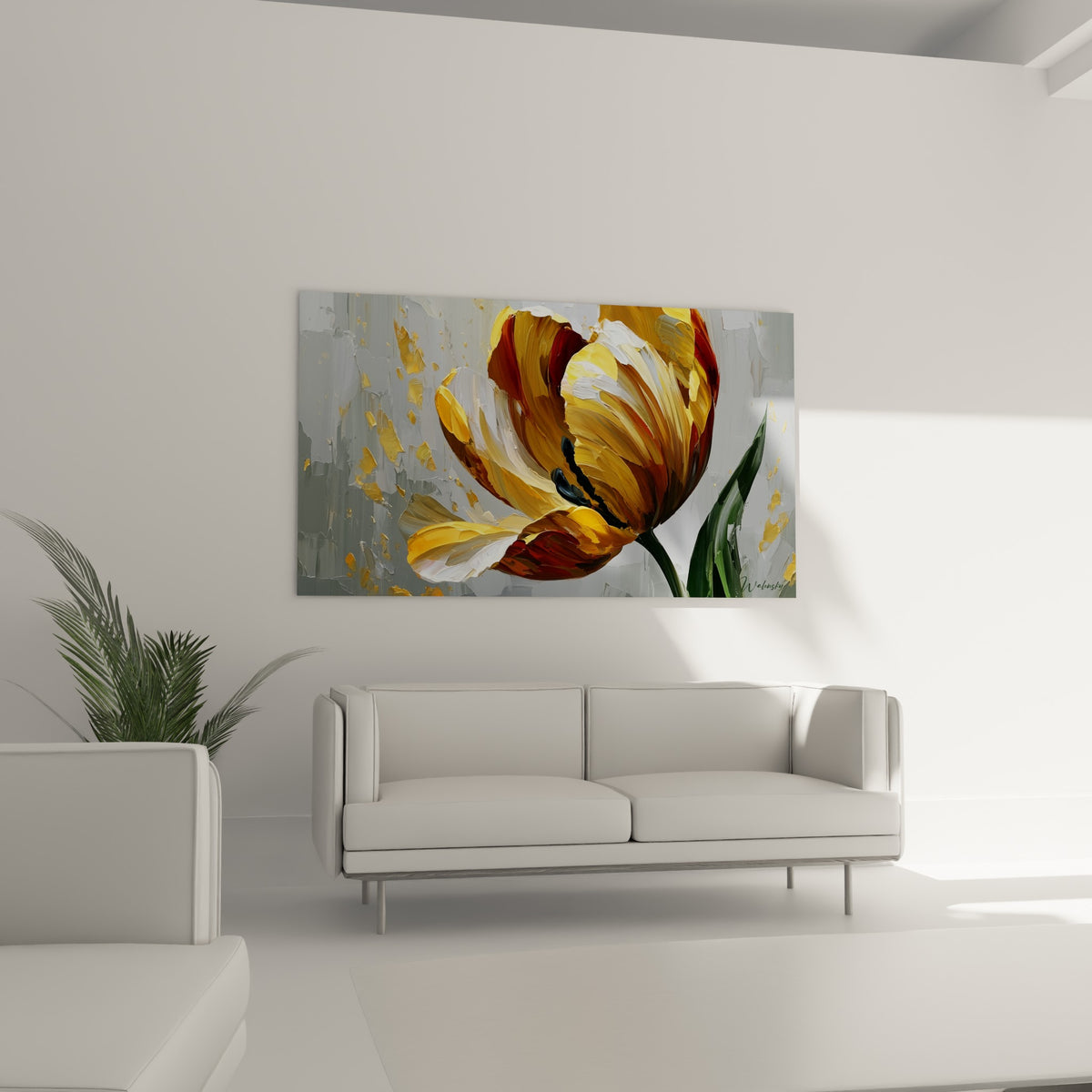 Fleur aux teintes ocre et bordeaux disposée au-dessus d'un canapé dans un salon lumineux