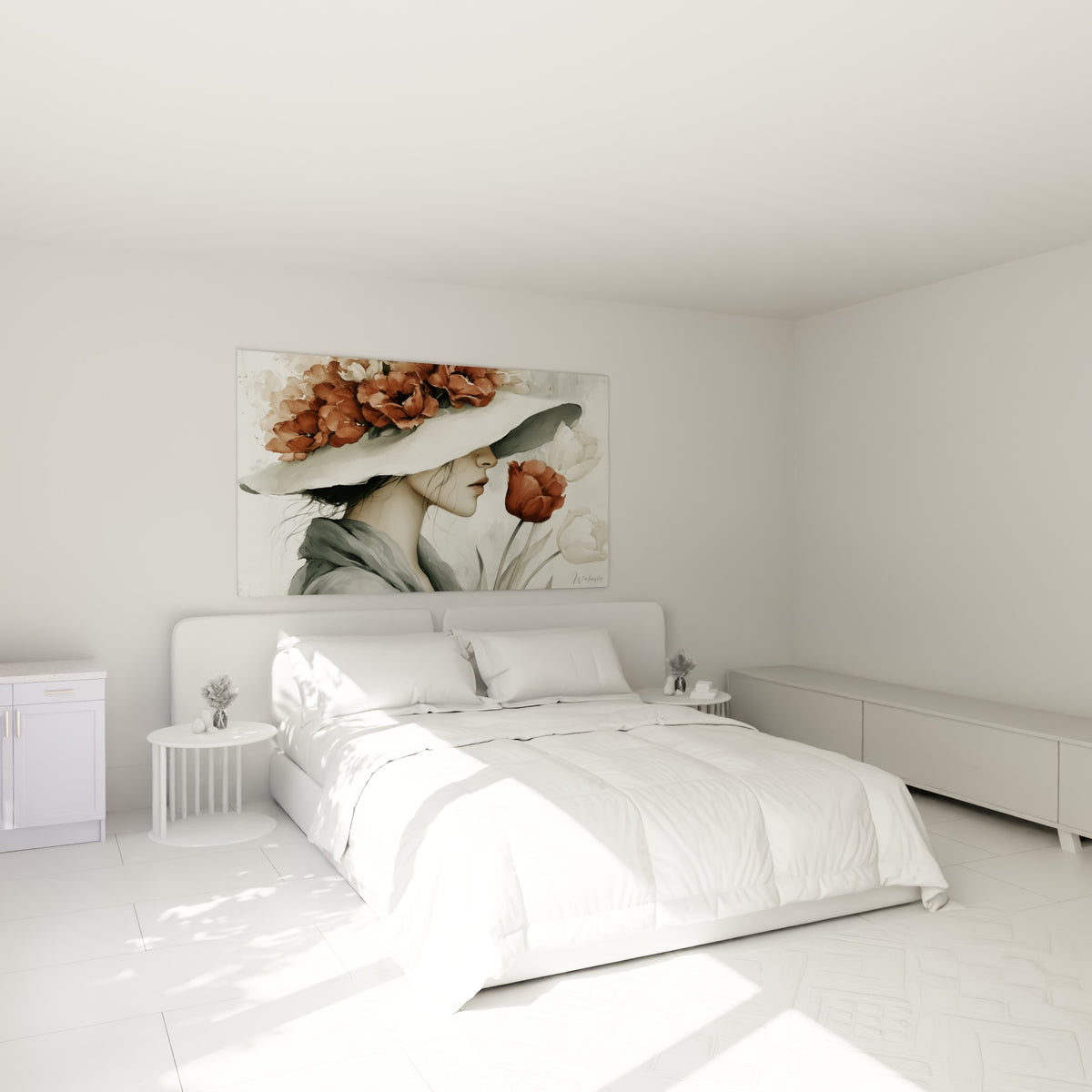 Silhouette féminine sous chapeau fleuri terracotta, au-dessus d'un lit dans une chambre claire