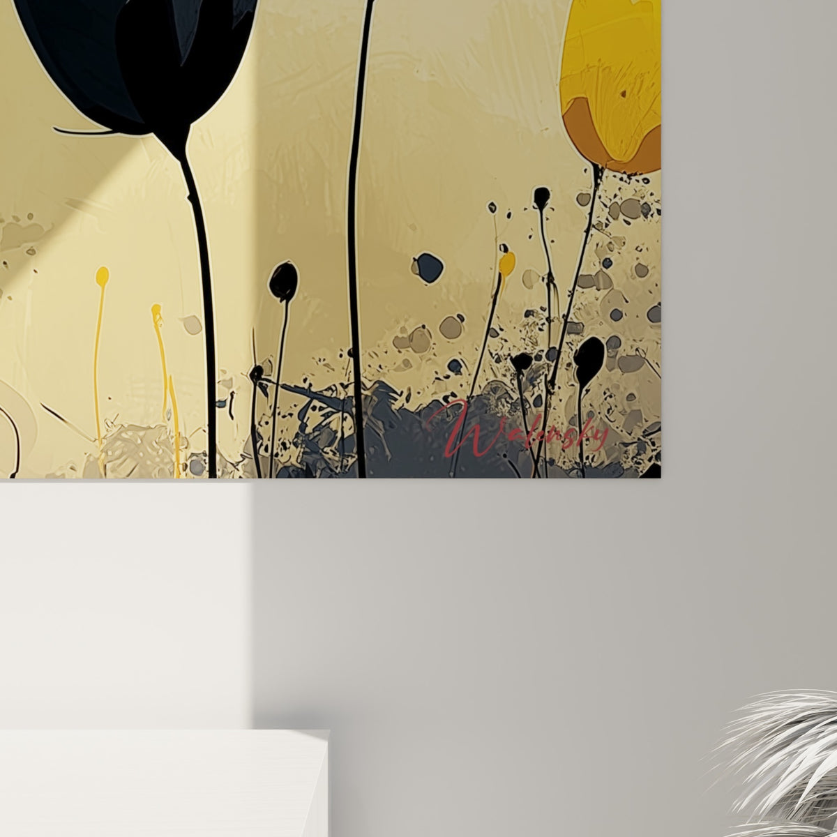 Pétales de tulipe en gros plan révélant les touches de bordeaux, jaune et noir mêlées à la texture aquarelle