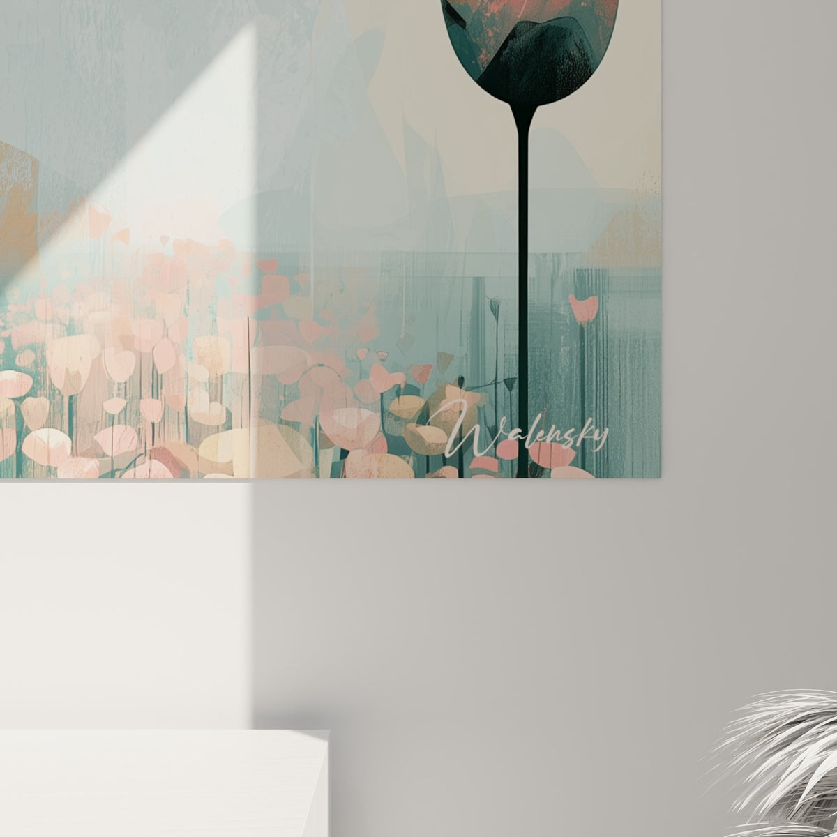 Grain texturé des pétales corail et coulures anthracite visibles de près sur la toile