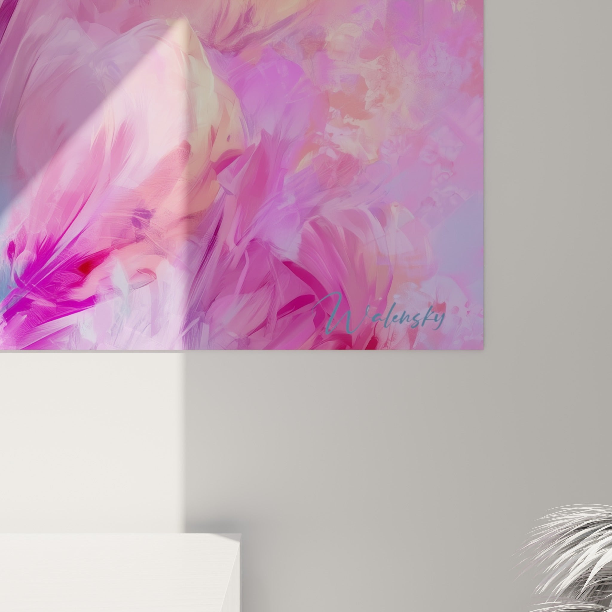 Matière picturale des pétales roses et violets visible en gros plan avec empâtements et coulures colorées