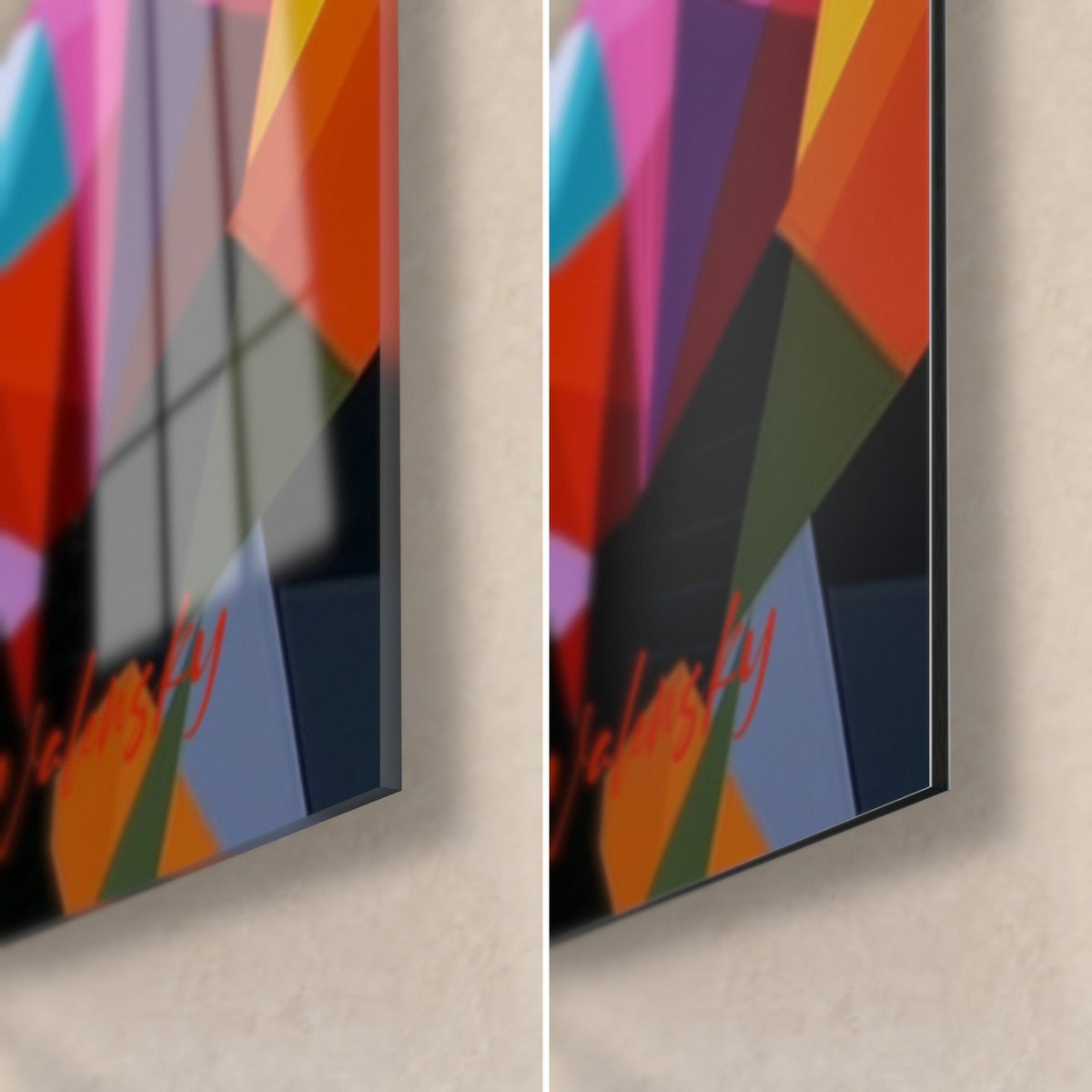 Gemälde mit polygonalen Blumen in roten und blauen Reflexen, untere rechte Ecke: glänzendes Acryl­glas links, mattes Dibond rechts