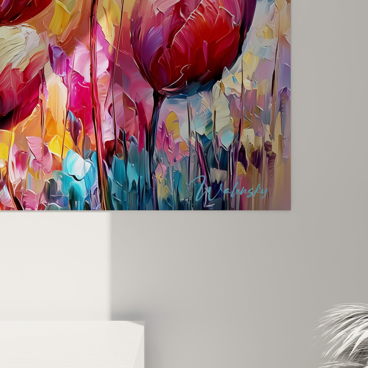 Empâtements épais de peinture fuchsia et dorée révélant le grain et les coulures d'un pétale de tulipe