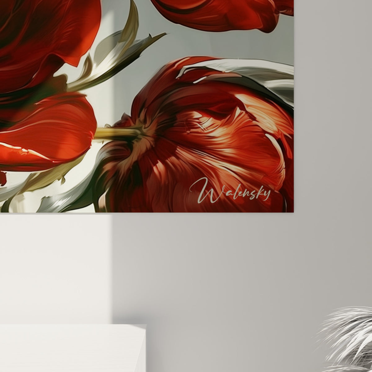 Pétales de tulipe rouge veloutés et striures des feuilles vert olive visibles en gros plan sur la toile