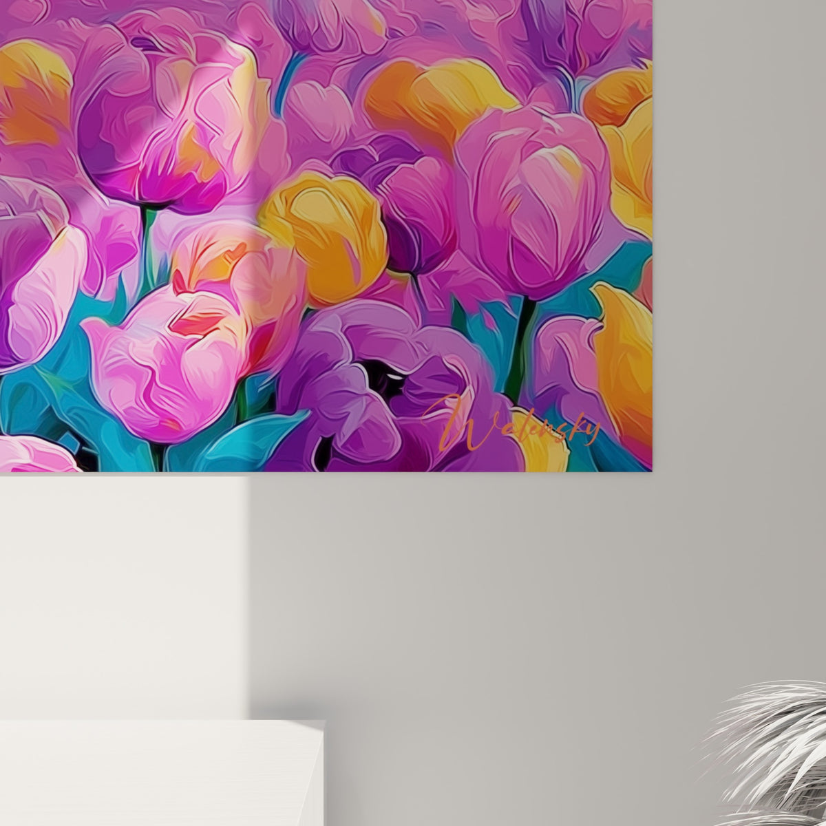 Détail des pétales violets et dorés striés, texture peinte dense et coulures orangées visibles de près