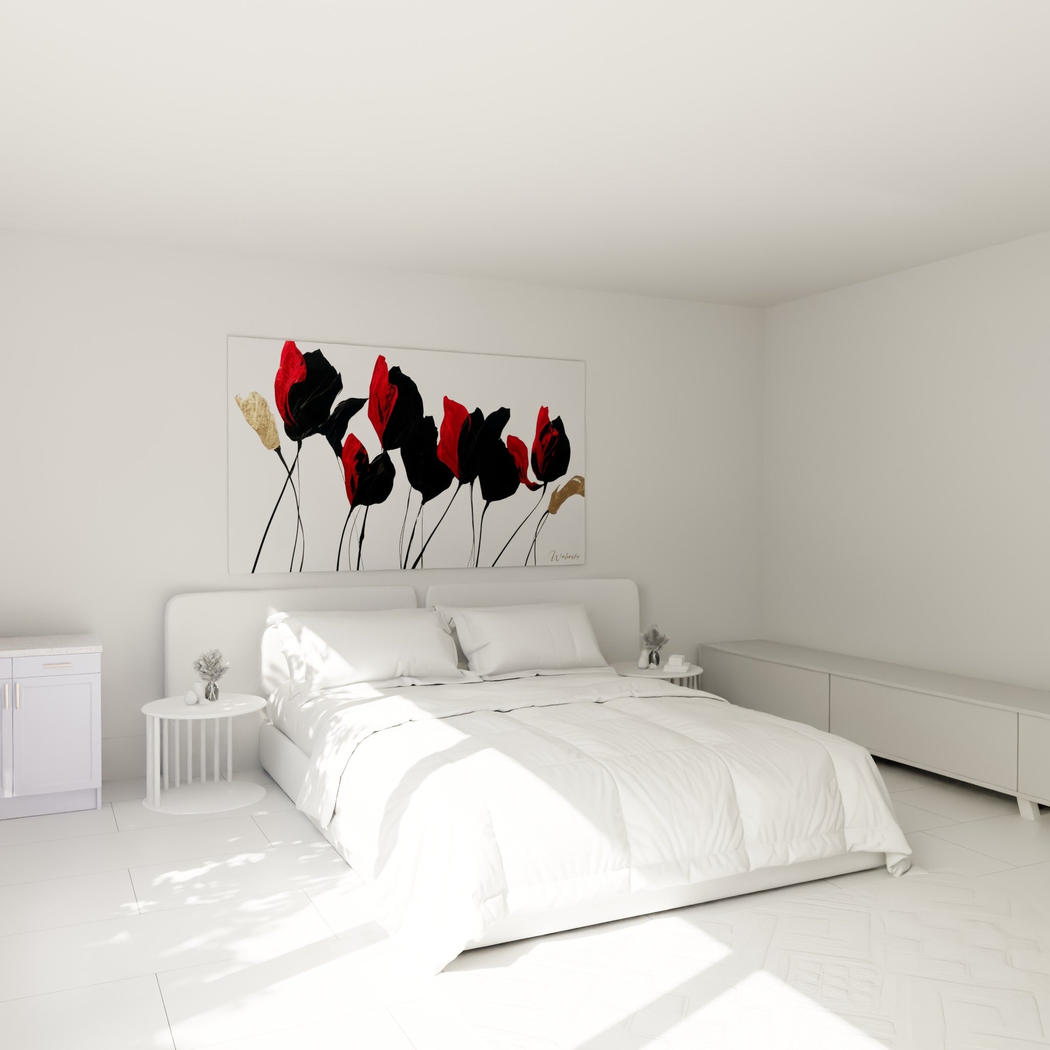Silhouettes de tulipes rouges et dorées accrochées au-dessus d'un lit dans une chambre claire