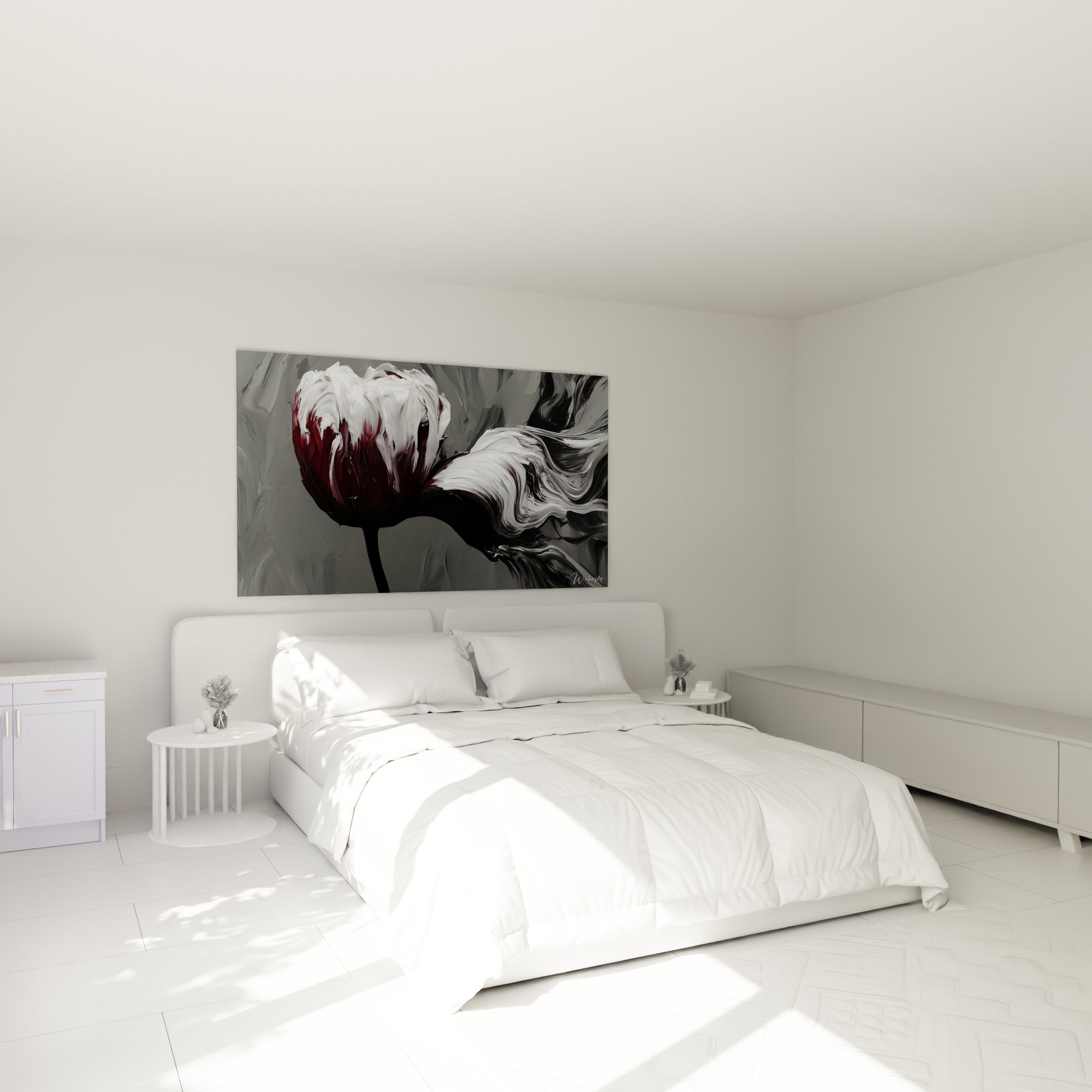 Fleur bordeaux et blanche en mouvement peint, accrochée au-dessus d'un lit dans une chambre claire