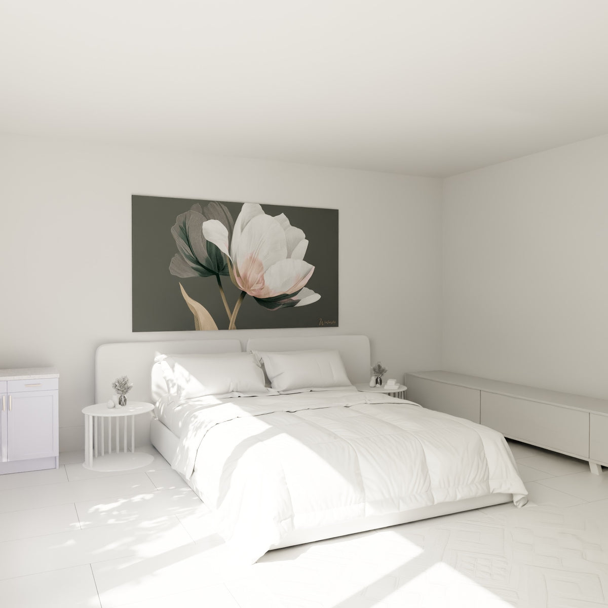 Tulipe blanche et rose poudré aux nervures fines, accrochée au-dessus d'un lit dans une chambre claire