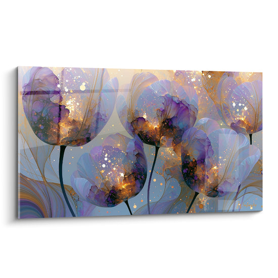 Tulipes translucides violettes et dorées scintillantes sur fond bleu pastel dégradé, style aquarelle