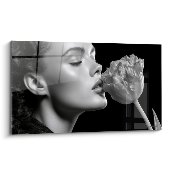 Tableau Portrait respirant une tulipe noir et blanc - Souffle de sérénité - Edition Tulipe