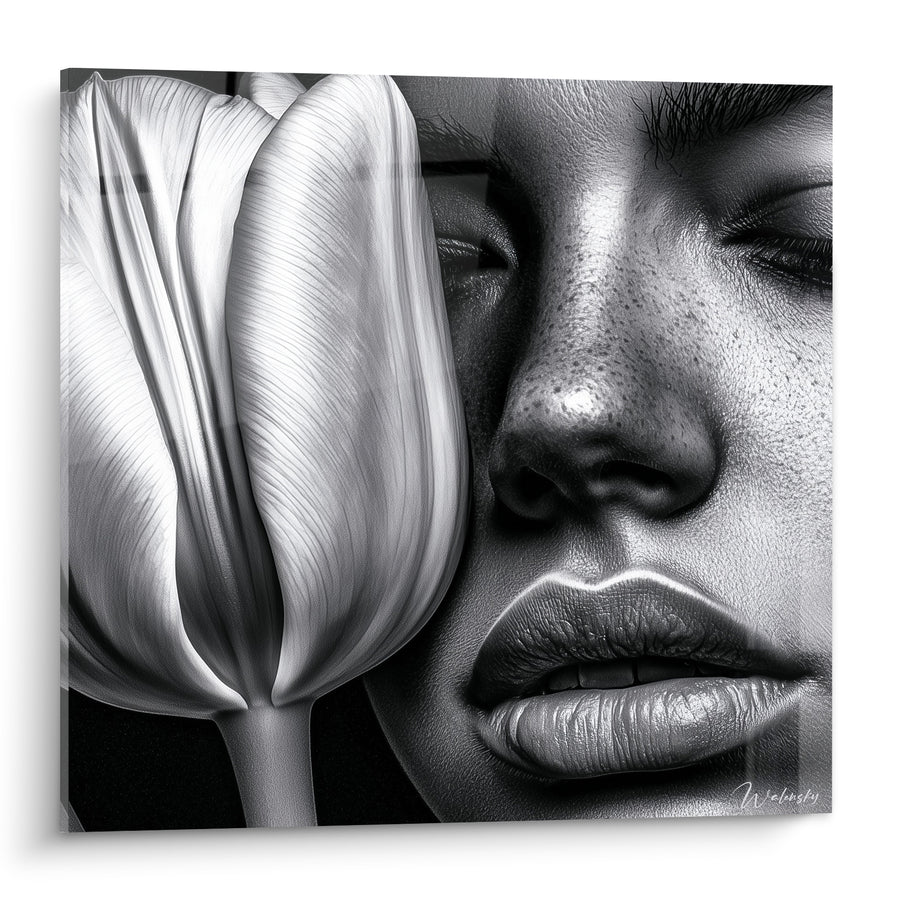 Tableau Visage et tulipe en noir et blanc - Douceur silencieuse - Edition Tulipe