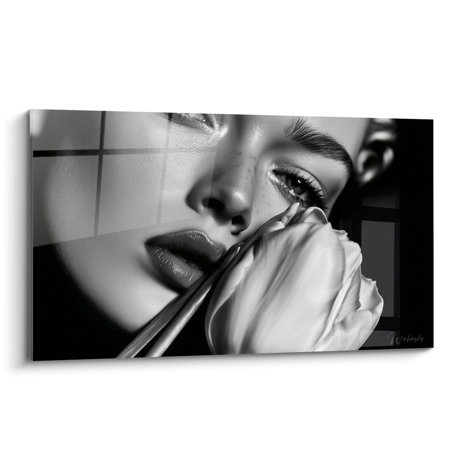 Tableau Tulipe blanche et noire contre visage féminin - Portrait au regard intense - Edition Tulipe