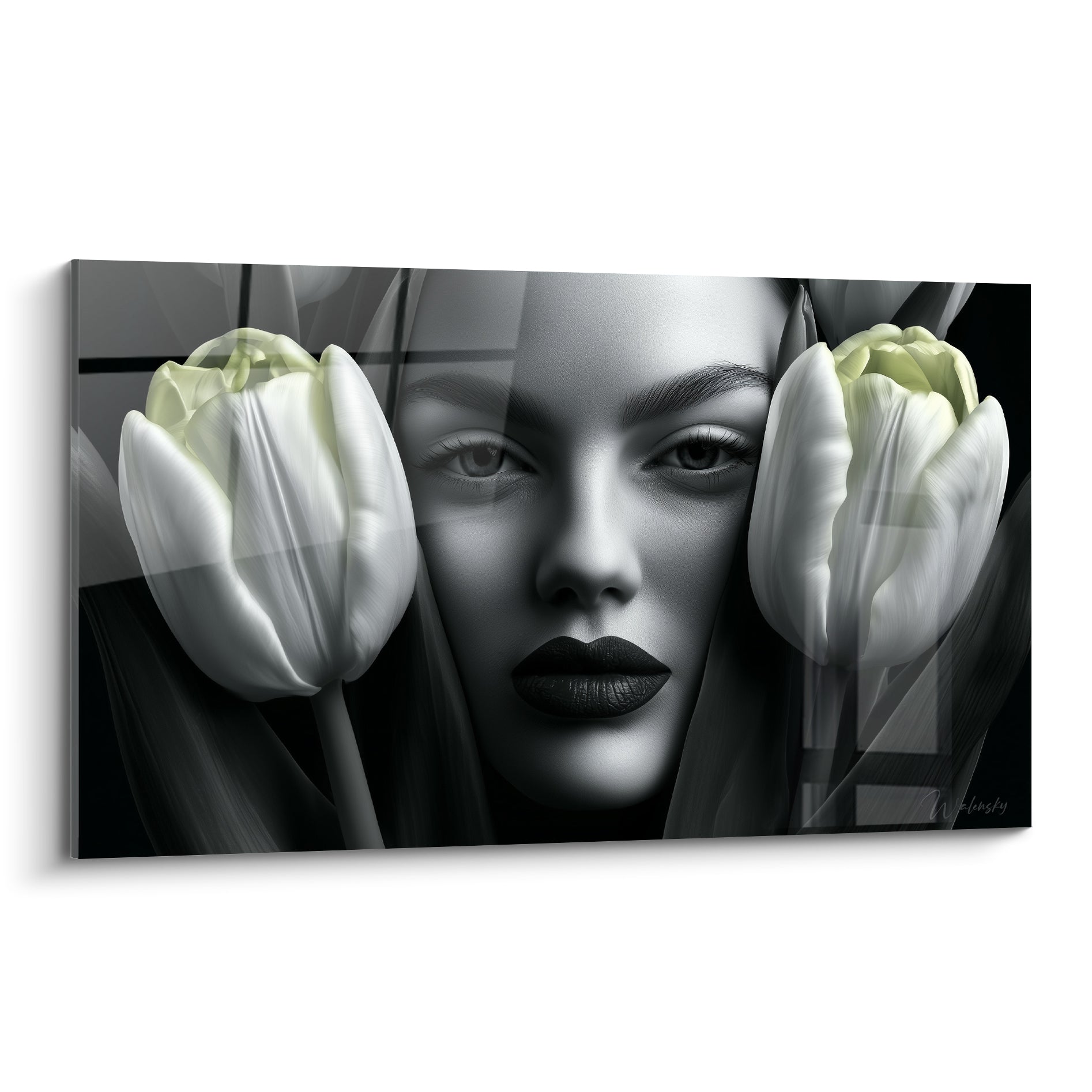 Visage anthracite entouré de tulipes blanches et ivoire, regard intense en noir et blanc