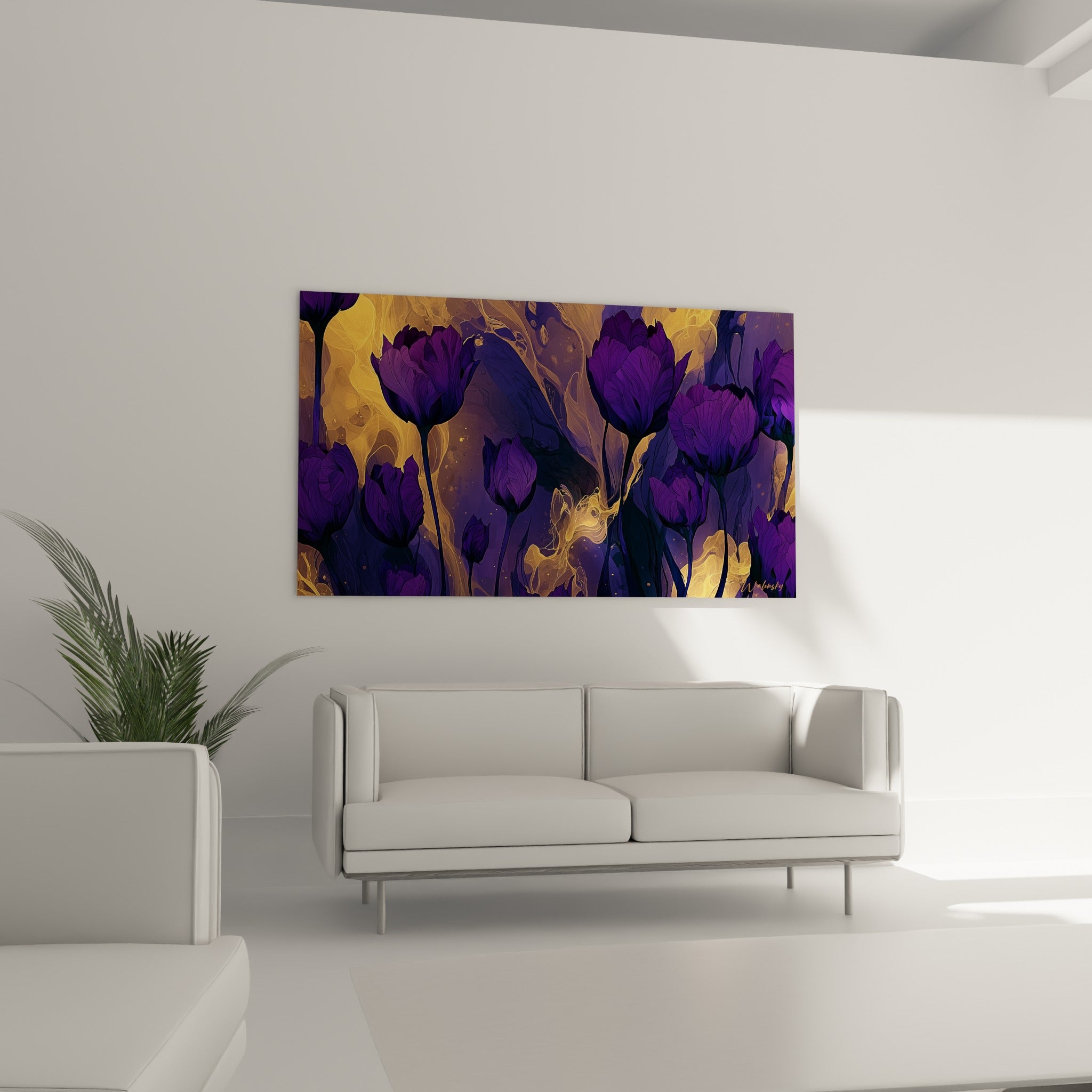 Tulipes violettes lumineuses et dorées disposées au-dessus d'un canapé dans un salon lumineux
