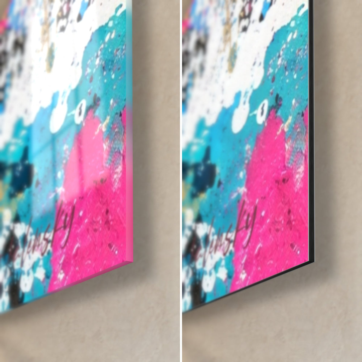 Tableau joueuse de ukulélé en robe rose vif, coin bas droit : verre acrylique brillant à gauche, Dibond noir mat à droite, tranche de 3 mm