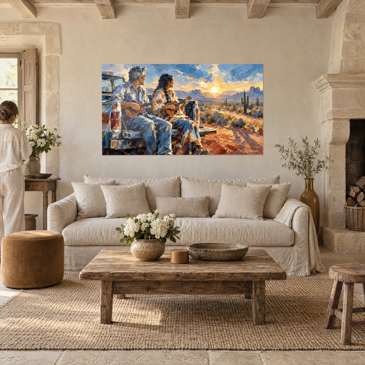 Tableau duo de ukulélistes assis sur un plateau de camionnette, ciel bleu et ocre au couchant, une personne de dos, au-dessus d'un canapé dans un salon lumineux