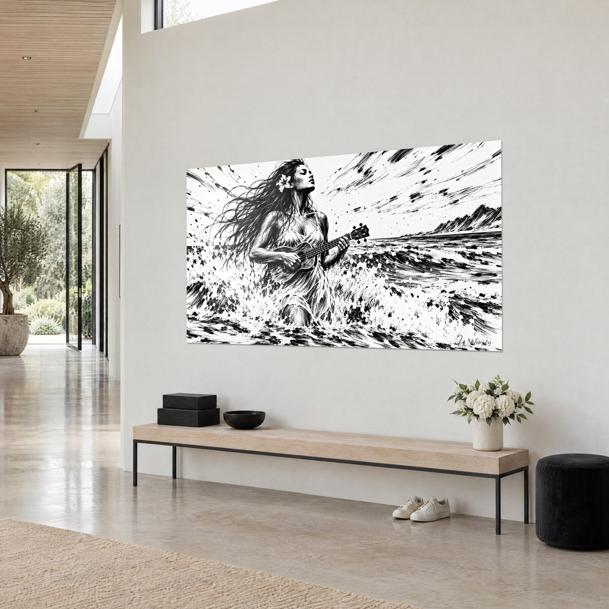 Tableau musicienne à la fleur d'hibiscus blanche, cheveux noirs au vent, vue de trois-quarts, sur un mur beige clair