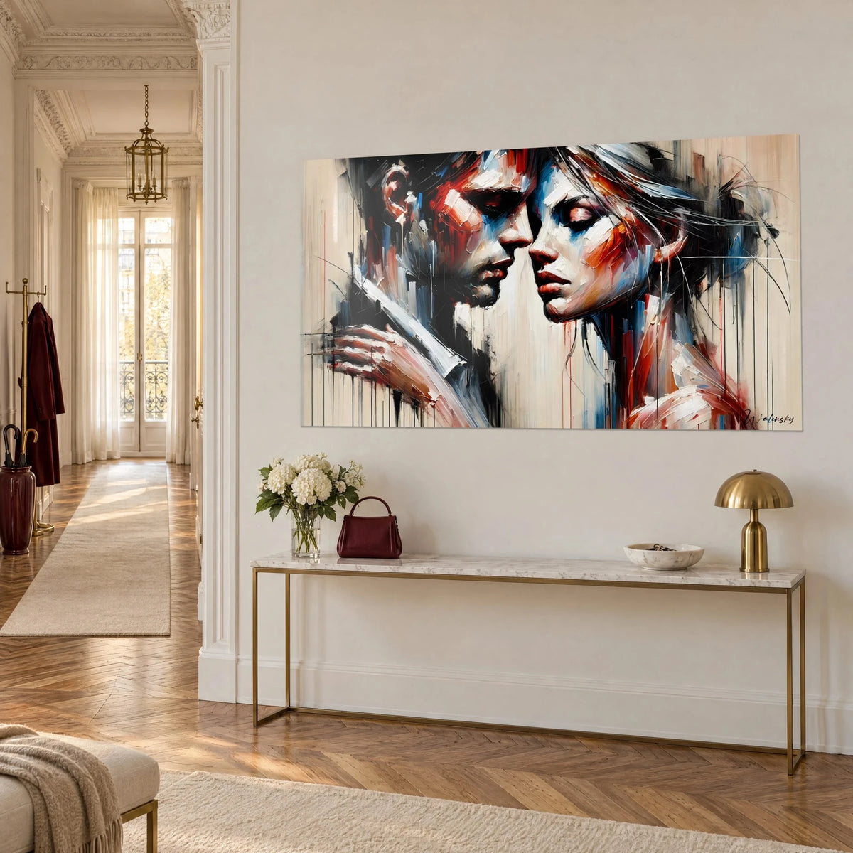 Tableau visages jumeaux aux yeux clos, joues rouge orangé et ombres noires sur fond beige, dans un appartement haussmannien