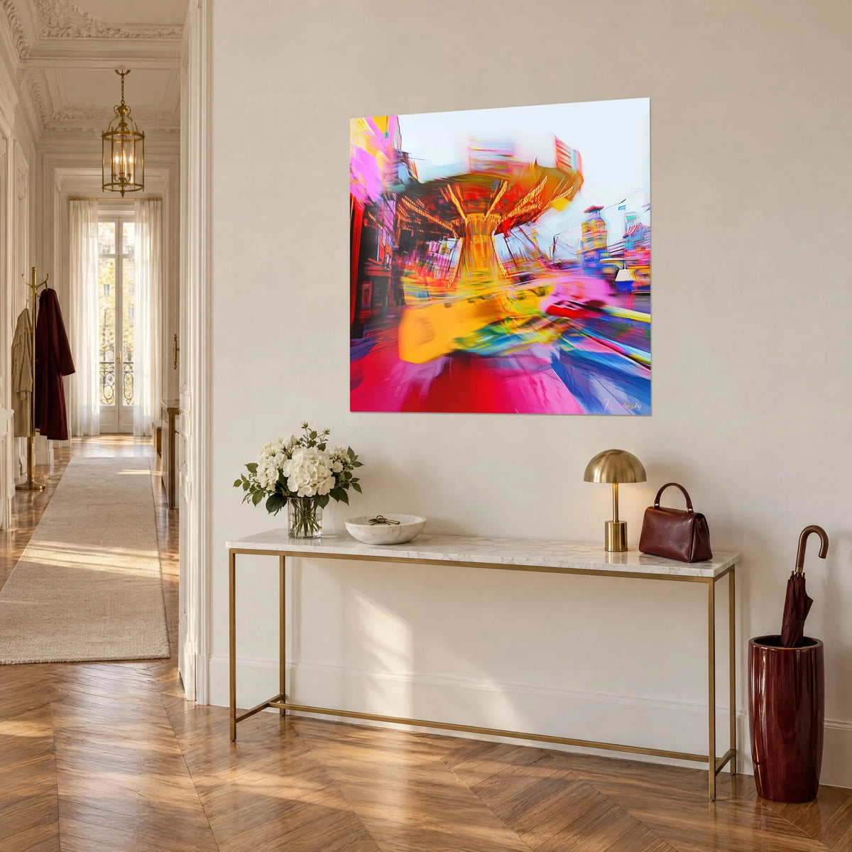 Gemälde Jahrmarktkarussell mit Bewegungsunschärfe, orange und leuchtend rote Schlieren auf blassem Himmel, cremefarbene Wand eines Pariser Flurs im Haussmann-Stil