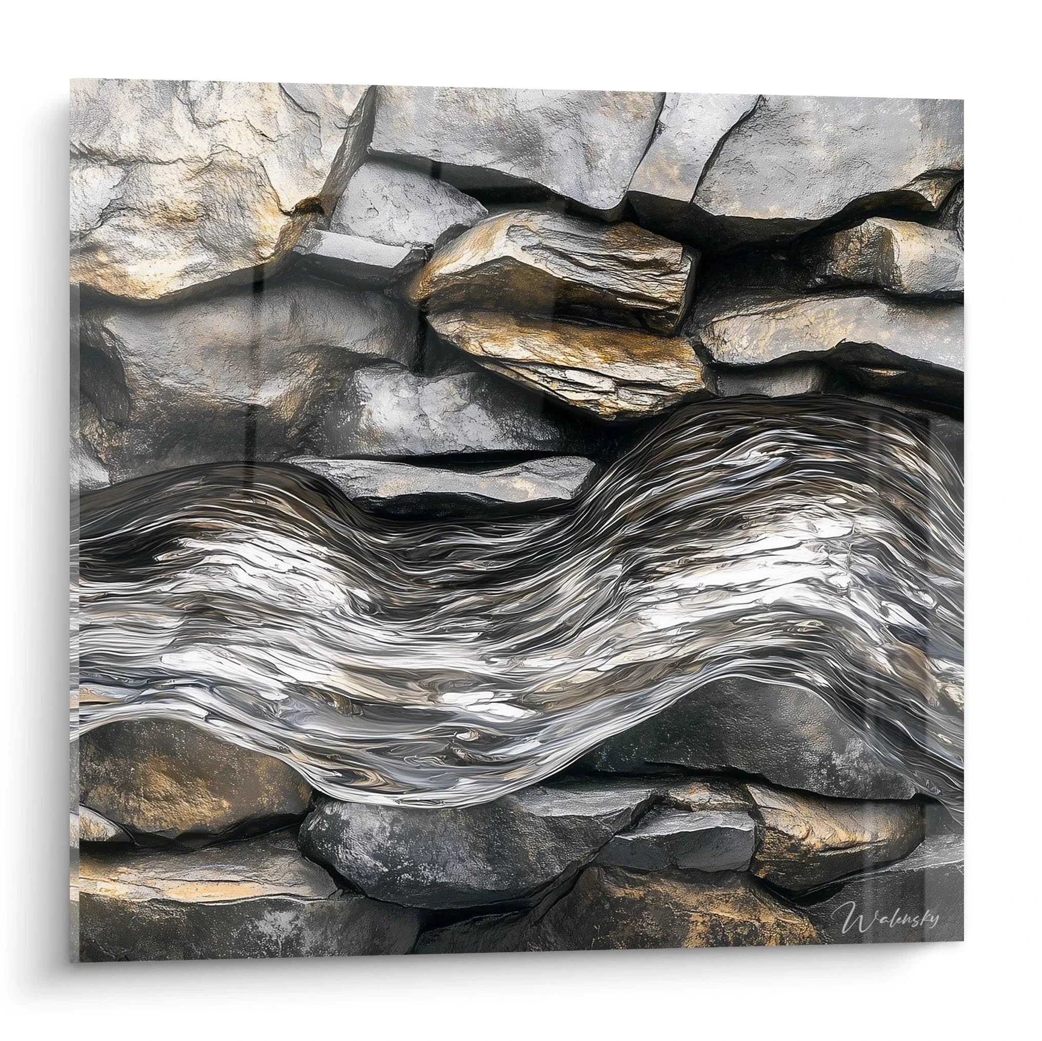 Un tableau artistique représentant une structure rocheuse fragmentée traversée par un flux ondulant argenté, combinant textures rugueuses des pierres grises et noires avec la fluidité métallique d'un courant stylisé aux reflets blancs et argent.
